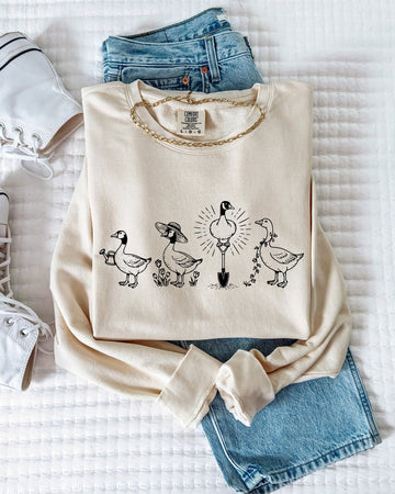 Goose Gardening Plant Lady Comfort Colors Garment-Dyed Sweatshirt – Floral Nature Graphic